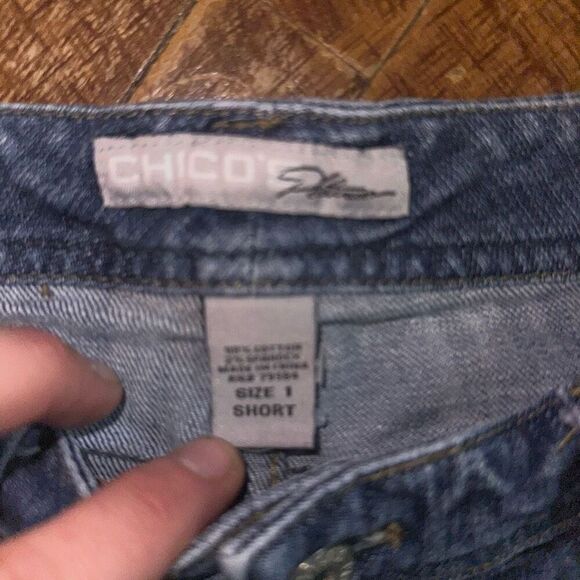 Chico’s straight leg distressed classic normcore size 1/8 jeans - Picture 4 of 4